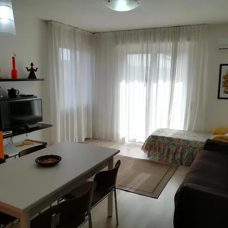 Sweet Irene Deluxe Balcony & Elevator Apartamento *