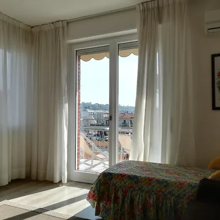 Sweet Irene Deluxe Balcony & Elevator Apartment Bardolino