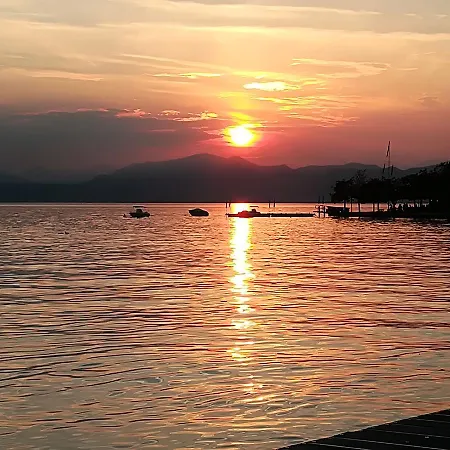 Sweet Irene Deluxe Balcony & Elevator 아파트