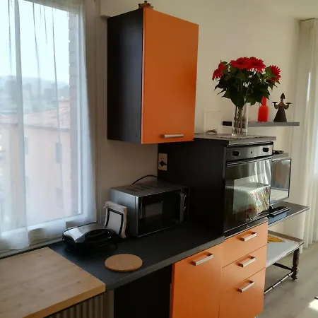 Sweet Irene Deluxe Balcony & Elevator 아파트 *